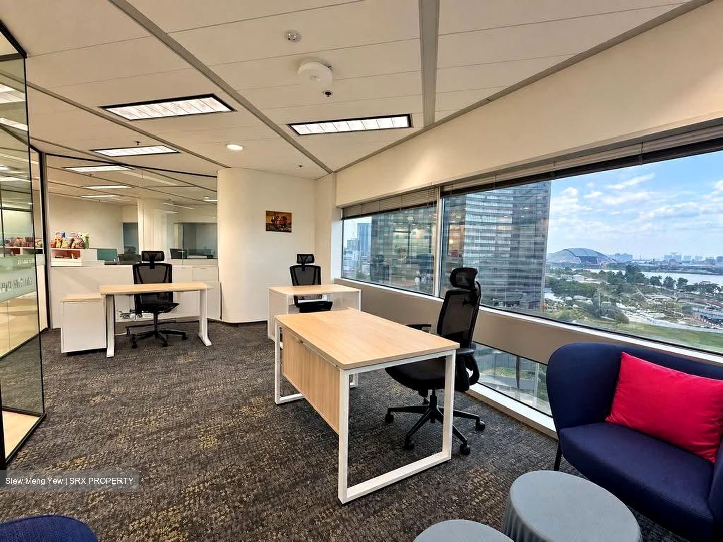 Gateway East (D7), Office #636605881